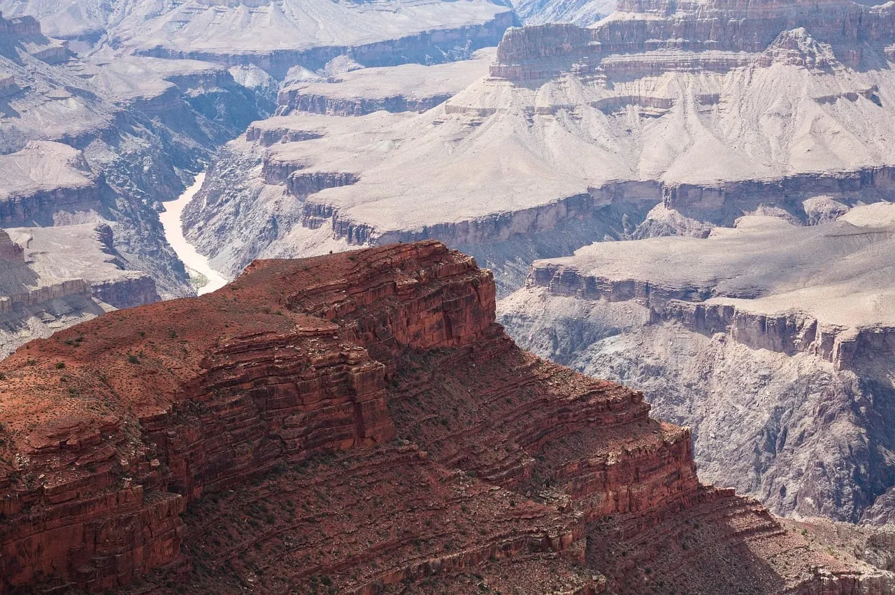 Le fleuve au fond du canyon, vu de très haut