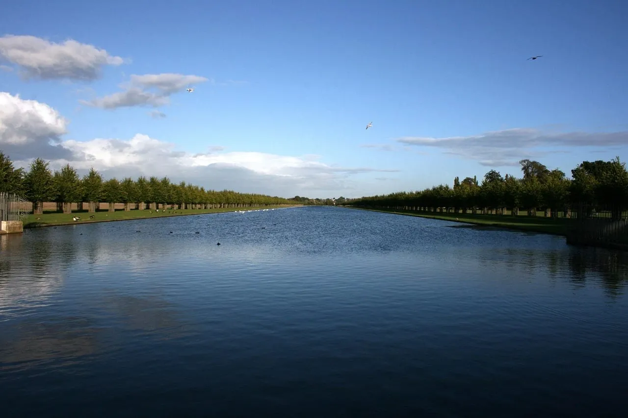 Le canal Long Water qui s’étire depuis le palais
