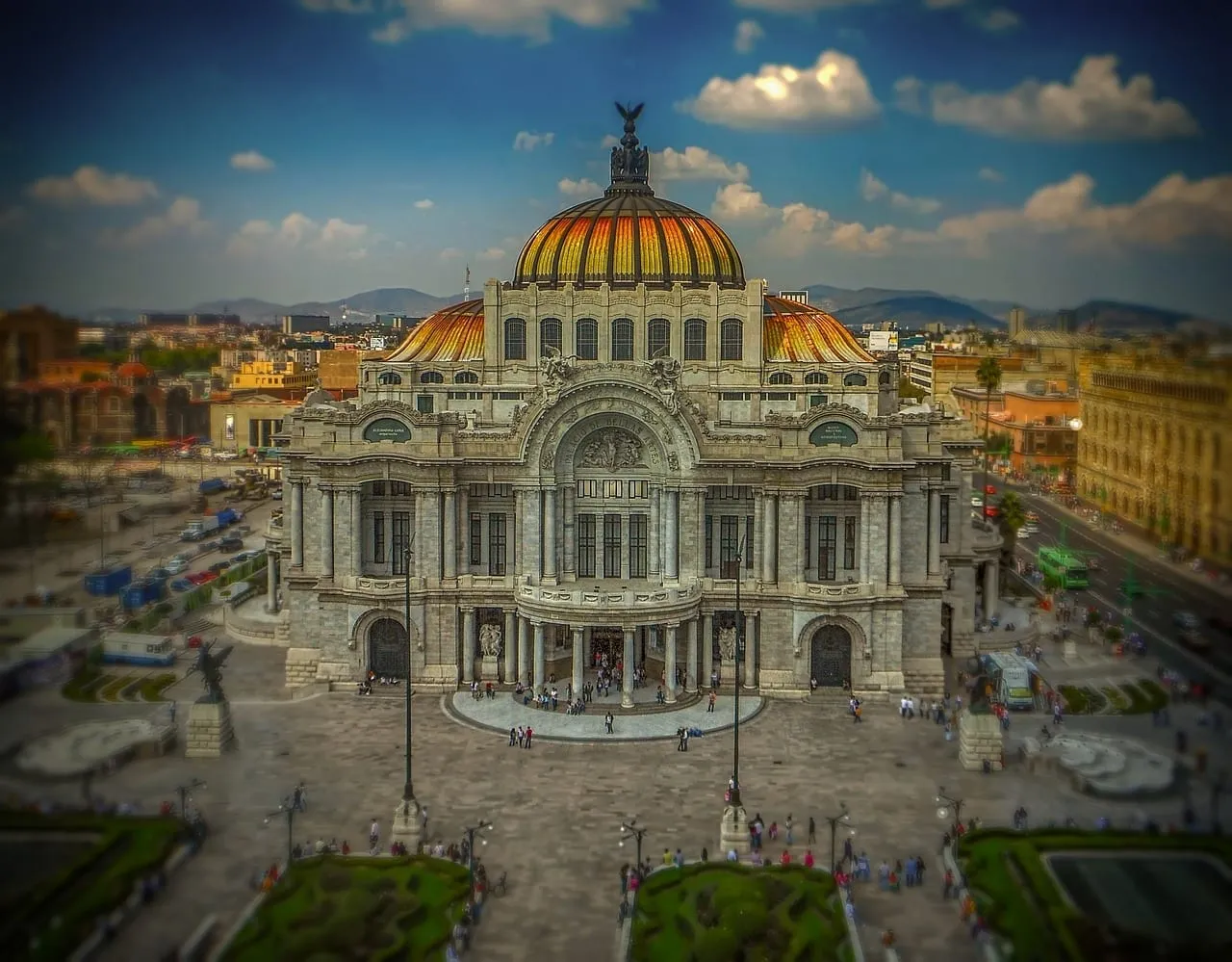 Le Palacio de Bellas Artes et ses coupoles de céramique