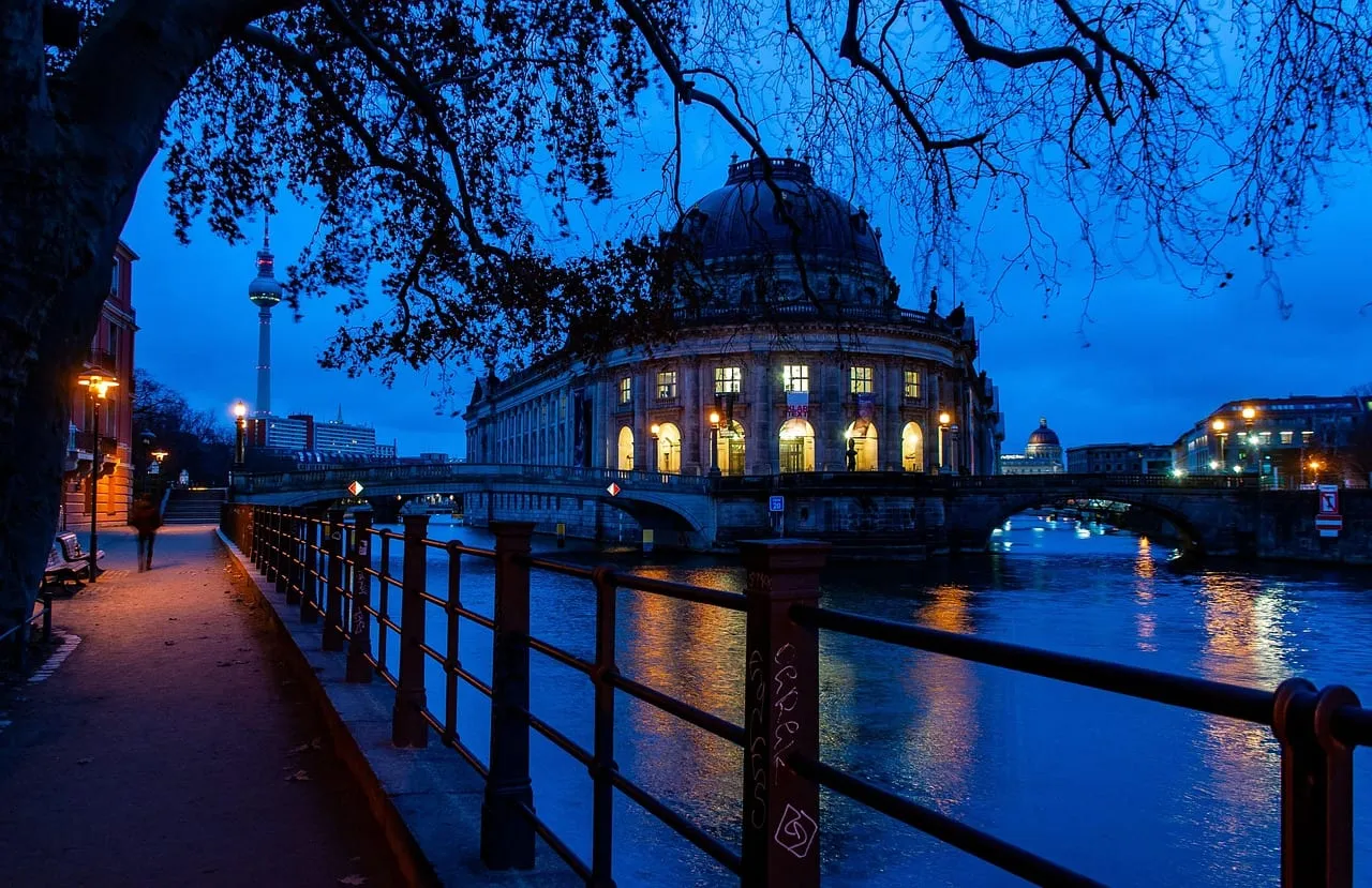 Le Bode-Museum et la Spree au crépuscule